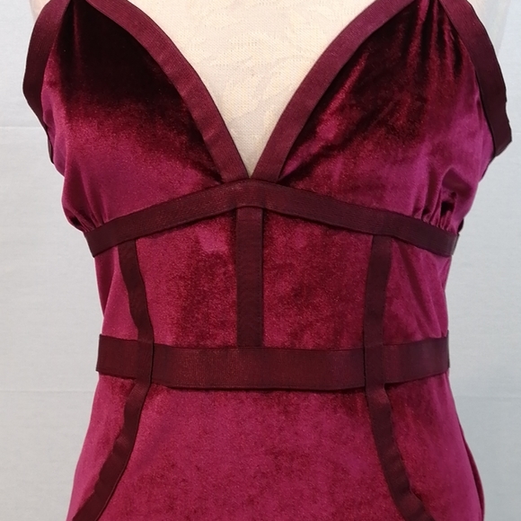 Guess Bodycon Velvet Bordeaux Dress SZ L N… - Picture 5 of 15